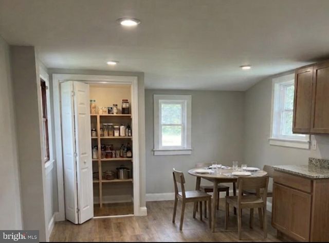 21 PERKIOMEN AVE, Spring Mount, PA 19478