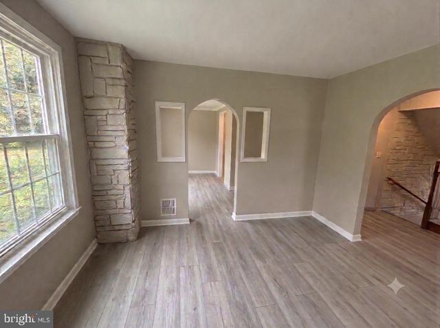 21 PERKIOMEN AVE, Spring Mount, PA 19478