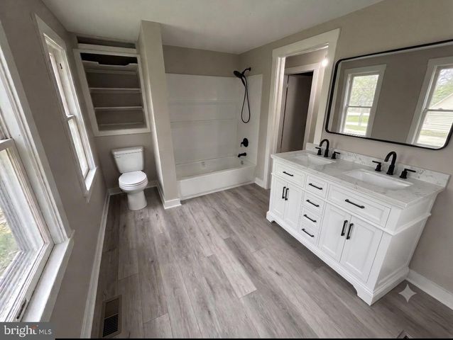 21 PERKIOMEN AVE, Spring Mount, PA 19478