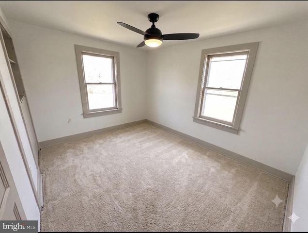 21 PERKIOMEN AVE, Spring Mount, PA 19478
