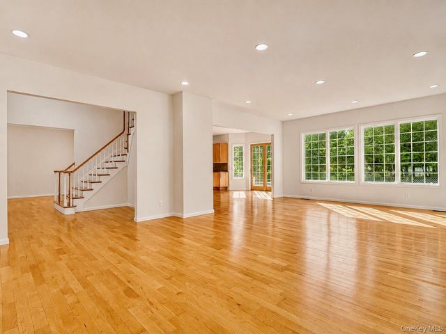 61 B Shore Road, Mount Sinai, NY 11766