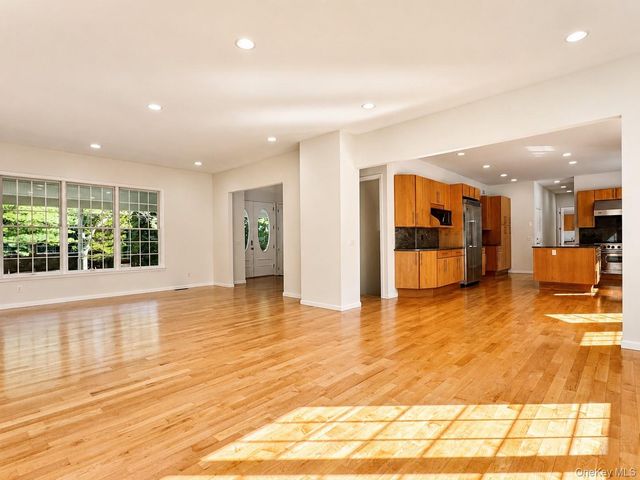 61 B Shore Road, Mount Sinai, NY 11766