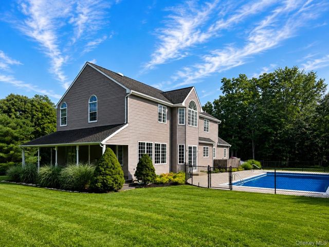 61 B Shore Road, Mount Sinai, NY 11766