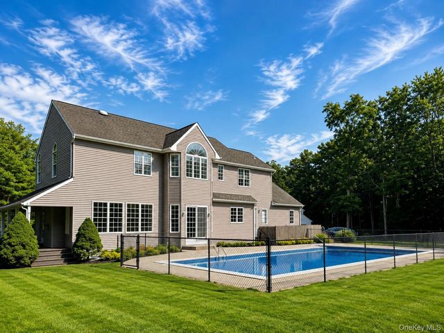 61 B Shore Road, Mount Sinai, NY 11766