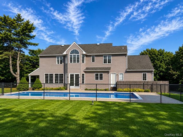 61 B Shore Road, Mount Sinai, NY 11766