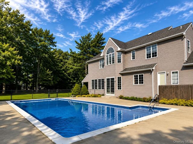 61 B Shore Road, Mount Sinai, NY 11766