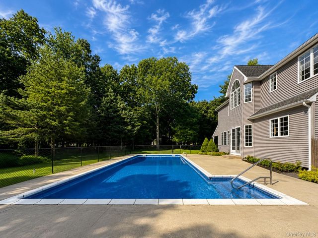 61 B Shore Road, Mount Sinai, NY 11766