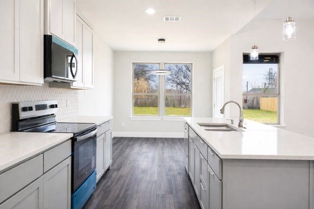 1111 Travis Avenue, Alvarado, TX 76009