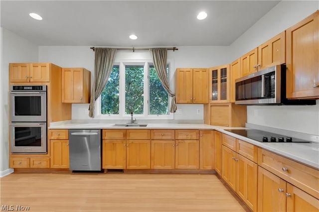 416 Castle Pines Drive, Akron, OH 44333