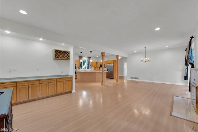 416 Castle Pines Drive, Akron, OH 44333