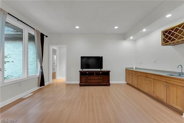 416 Castle Pines Drive, Akron, OH 44333