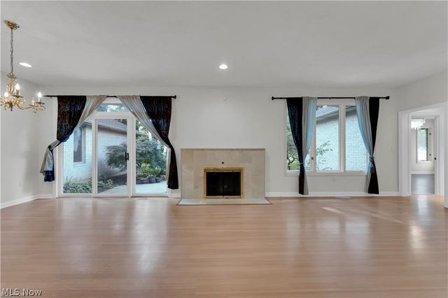 416 Castle Pines Drive, Akron, OH 44333