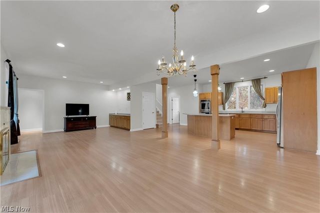 416 Castle Pines Drive, Akron, OH 44333