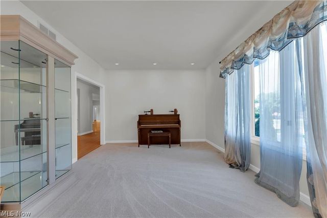 416 Castle Pines Drive, Akron, OH 44333