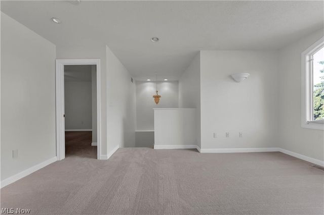 416 Castle Pines Drive, Akron, OH 44333