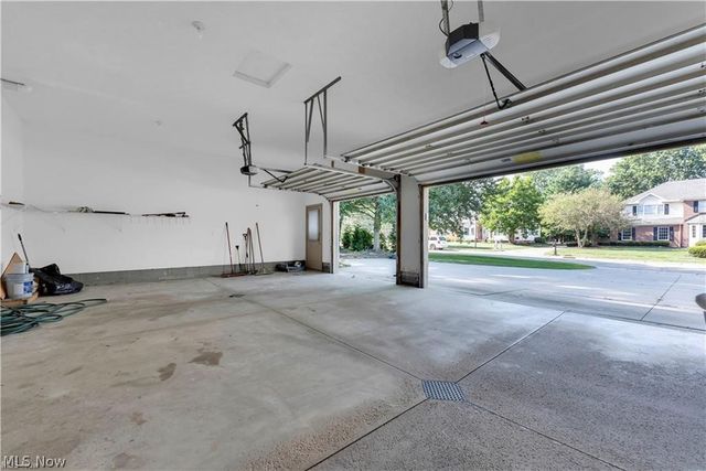 416 Castle Pines Drive, Akron, OH 44333