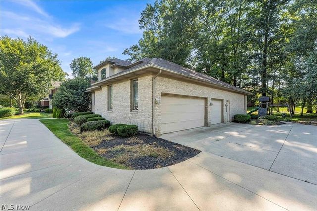 416 Castle Pines Drive, Akron, OH 44333