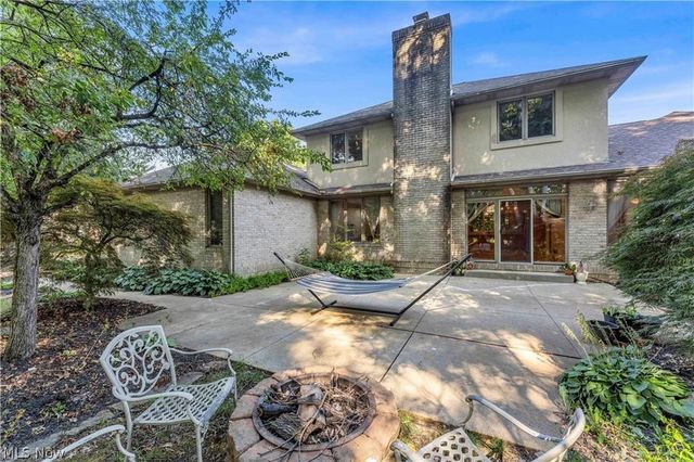 416 Castle Pines Drive, Akron, OH 44333