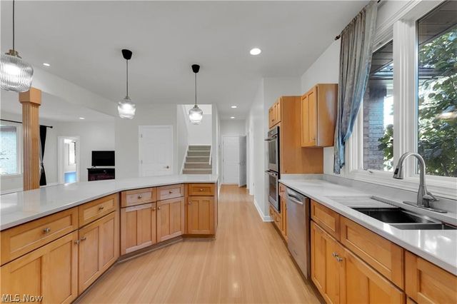 416 Castle Pines Drive, Akron, OH 44333