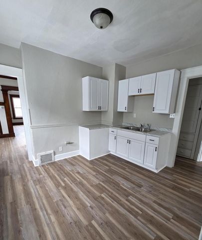 3266 N 17th STREET, Milwaukee, WI 53206