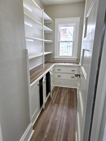 3266 N 17th STREET, Milwaukee, WI 53206