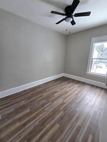 3266 N 17th STREET, Milwaukee, WI 53206