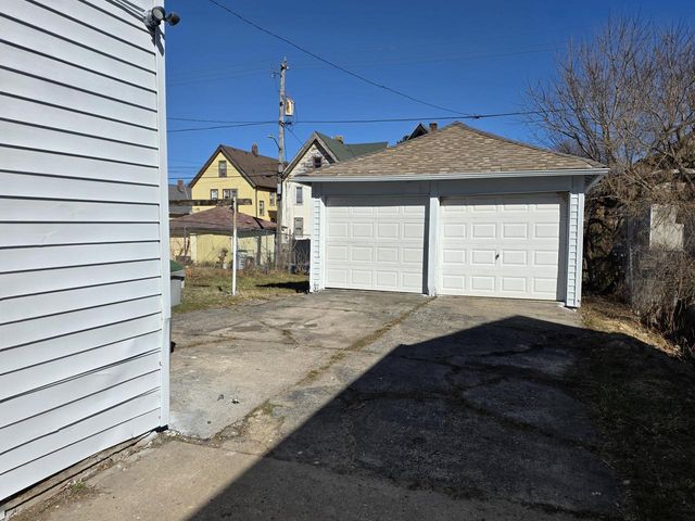 3266 N 17th STREET, Milwaukee, WI 53206