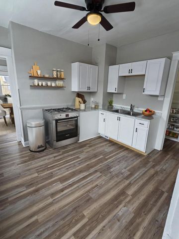 3266 N 17th STREET, Milwaukee, WI 53206