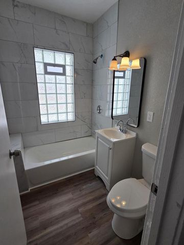 3266 N 17th STREET, Milwaukee, WI 53206