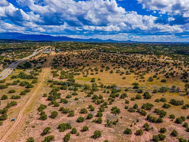 61 Tierra Antigua, Santa Fe, NM 87506