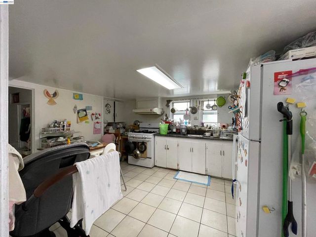 2517 Webb Ave, Alameda, CA 94501