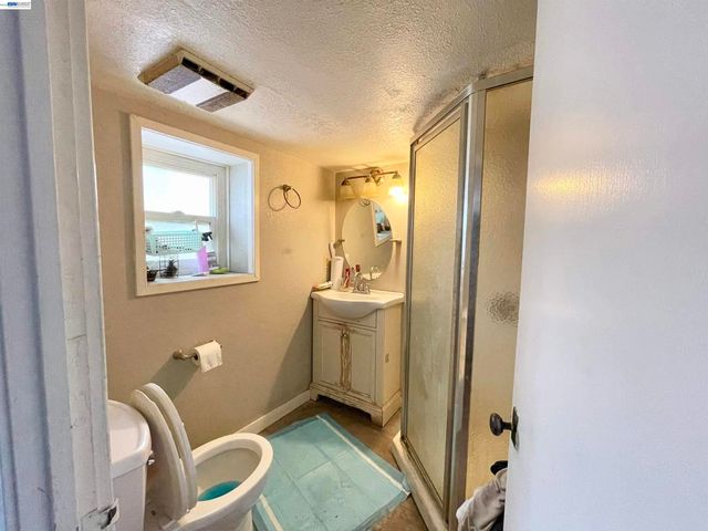 2517 Webb Ave, Alameda, CA 94501