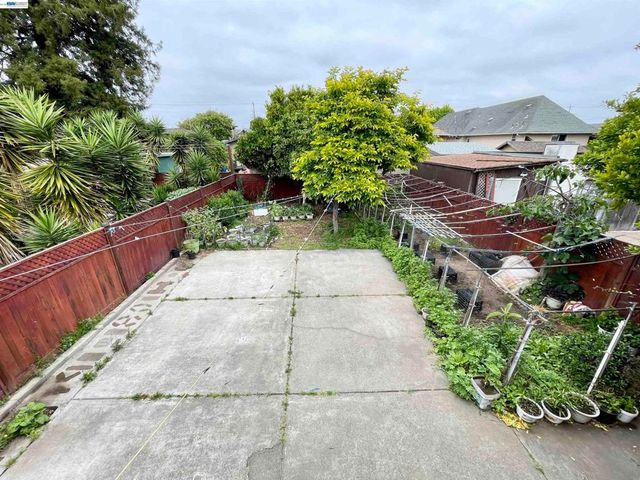 2517 Webb Ave, Alameda, CA 94501