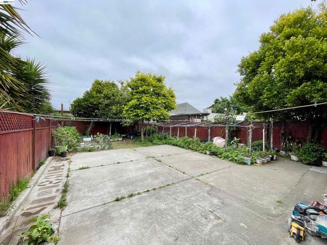 2517 Webb Ave, Alameda, CA 94501