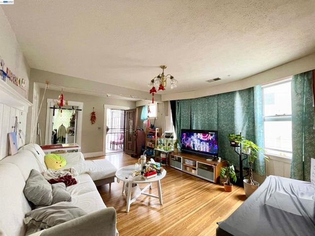 2517 Webb Ave, Alameda, CA 94501