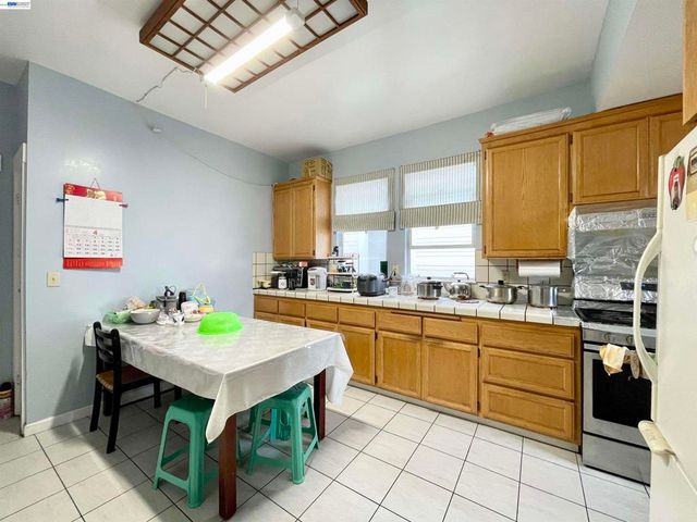 2517 Webb Ave, Alameda, CA 94501