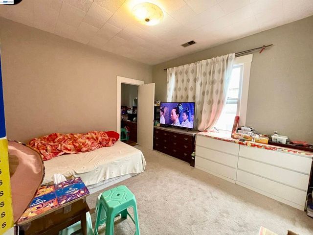 2517 Webb Ave, Alameda, CA 94501