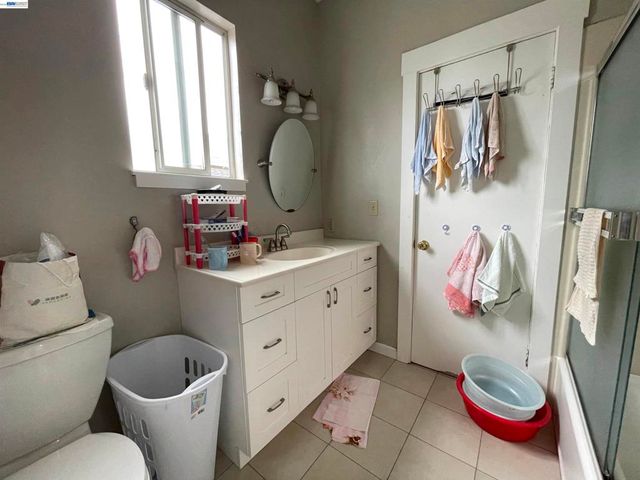 2517 Webb Ave, Alameda, CA 94501