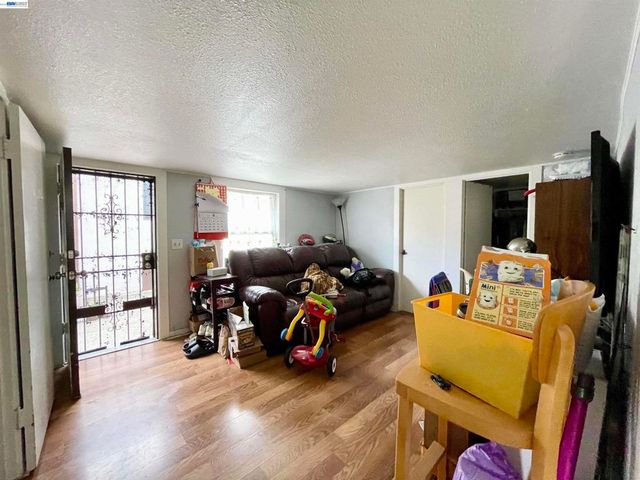 2517 Webb Ave, Alameda, CA 94501