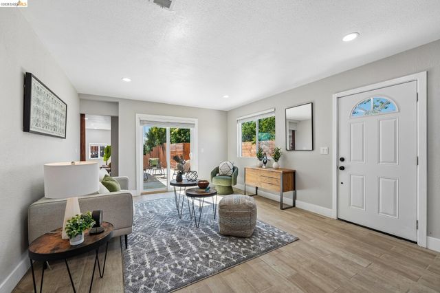 449 GILCREST, Vallejo, CA 94591