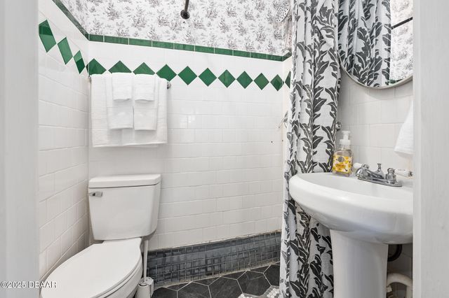 228 W Howry Avenue, Deland, FL 32720