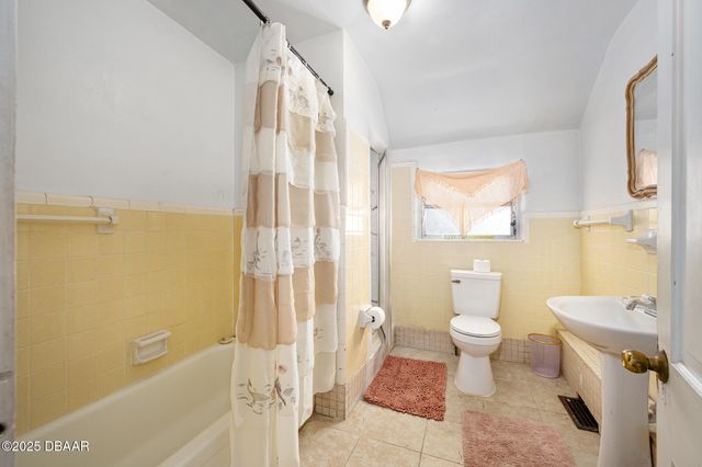 228 W Howry Avenue, Deland, FL 32720