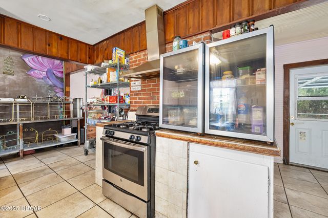 228 W Howry Avenue, Deland, FL 32720