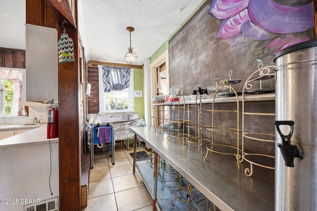 228 W Howry Avenue, Deland, FL 32720