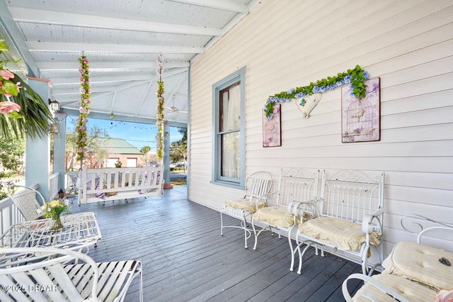 228 W Howry Avenue, Deland, FL 32720