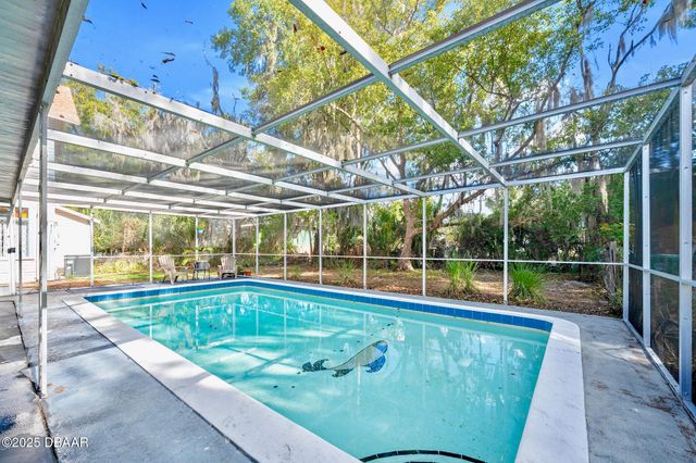 228 W Howry Avenue, Deland, FL 32720