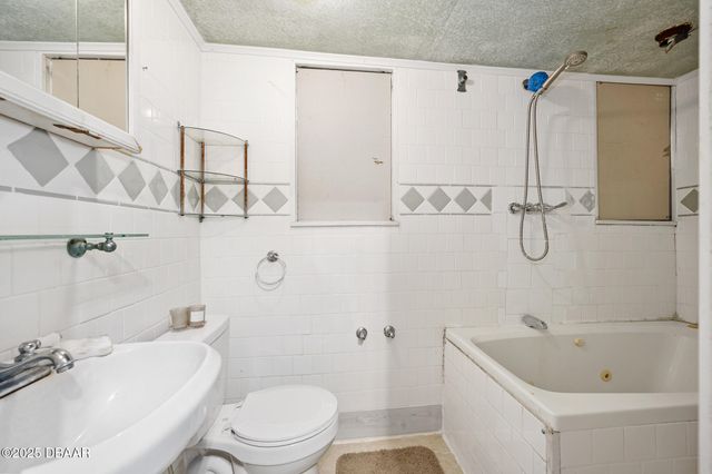 228 W Howry Avenue, Deland, FL 32720
