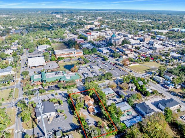 228 W Howry Avenue, Deland, FL 32720