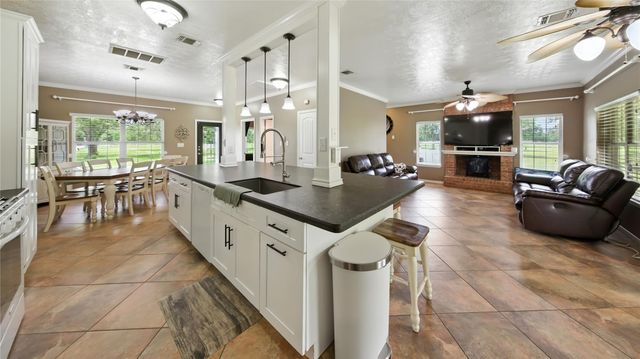 9550 Fm 686, Dayton, TX 77535