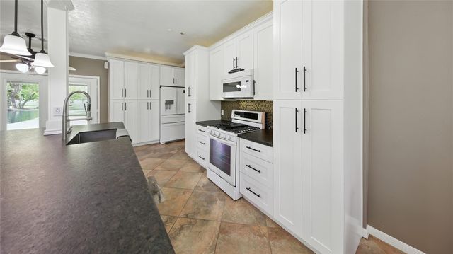 9550 Fm 686, Dayton, TX 77535